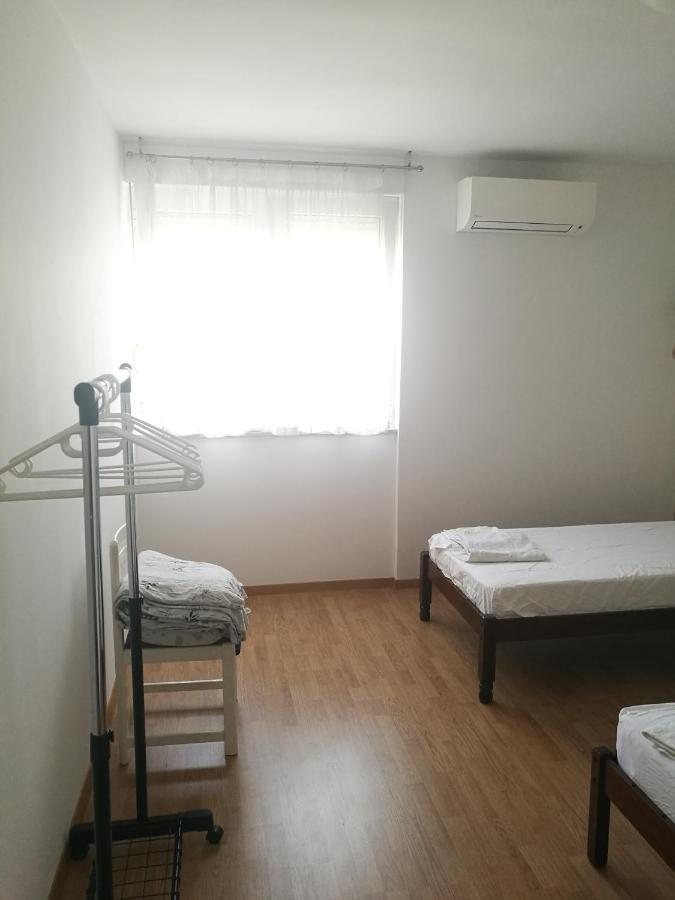 Nice And Cozy Two Single Bed Room Split Exterior photo