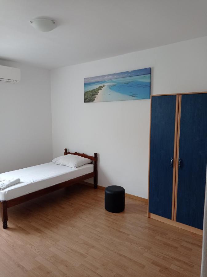 Nice And Cozy Two Single Bed Room Split Exterior photo